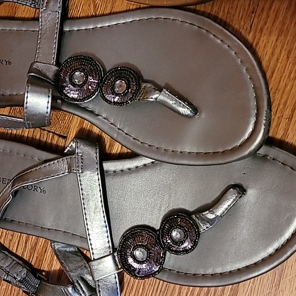 Two pairs of size 8 sandals. - Picture 2 of 3